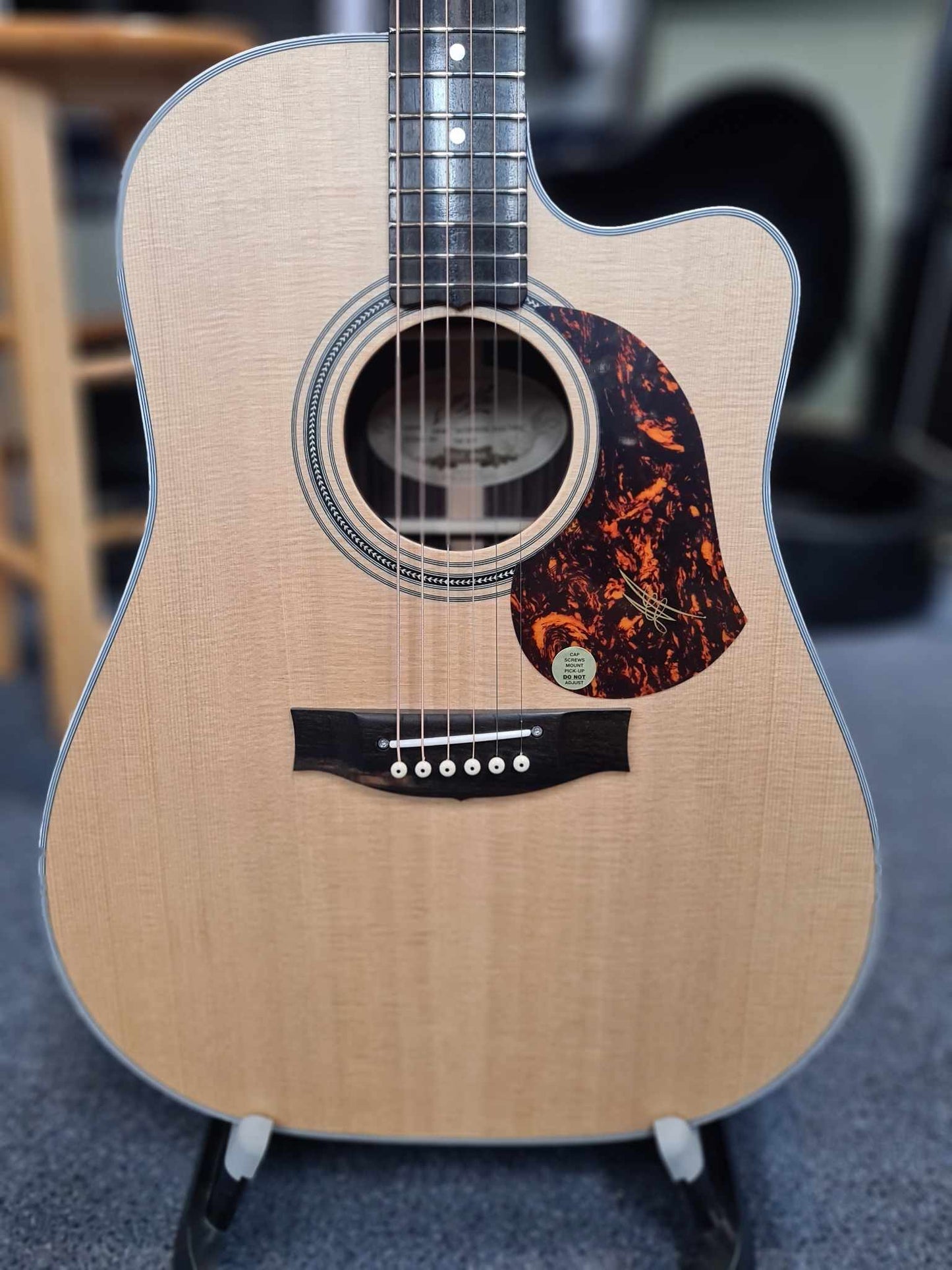 Maton ER90C Electric/Acoustic Guitar with Case