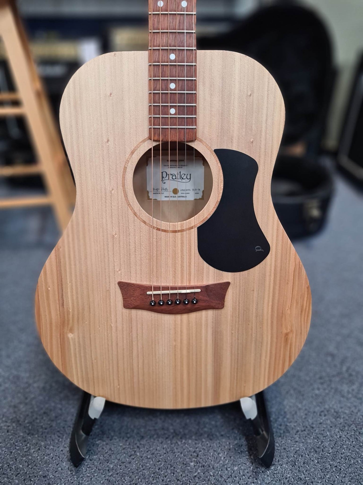 Pratley SLS-1E Electric/Acoustic Guitar