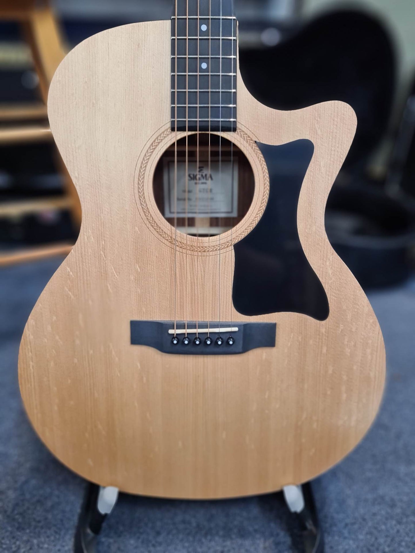 Sigma SE Series GTCE Grand Auditorium Electric/Acoustic Guitar