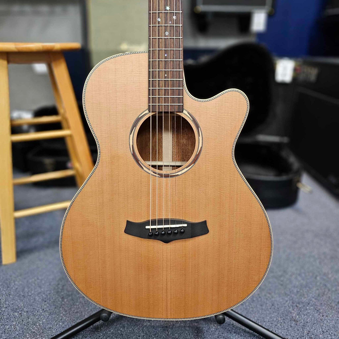 Tanglewood T20SFCE Australian 20th Anniversary Superfolk Electric/Acoustic Guitar with Case