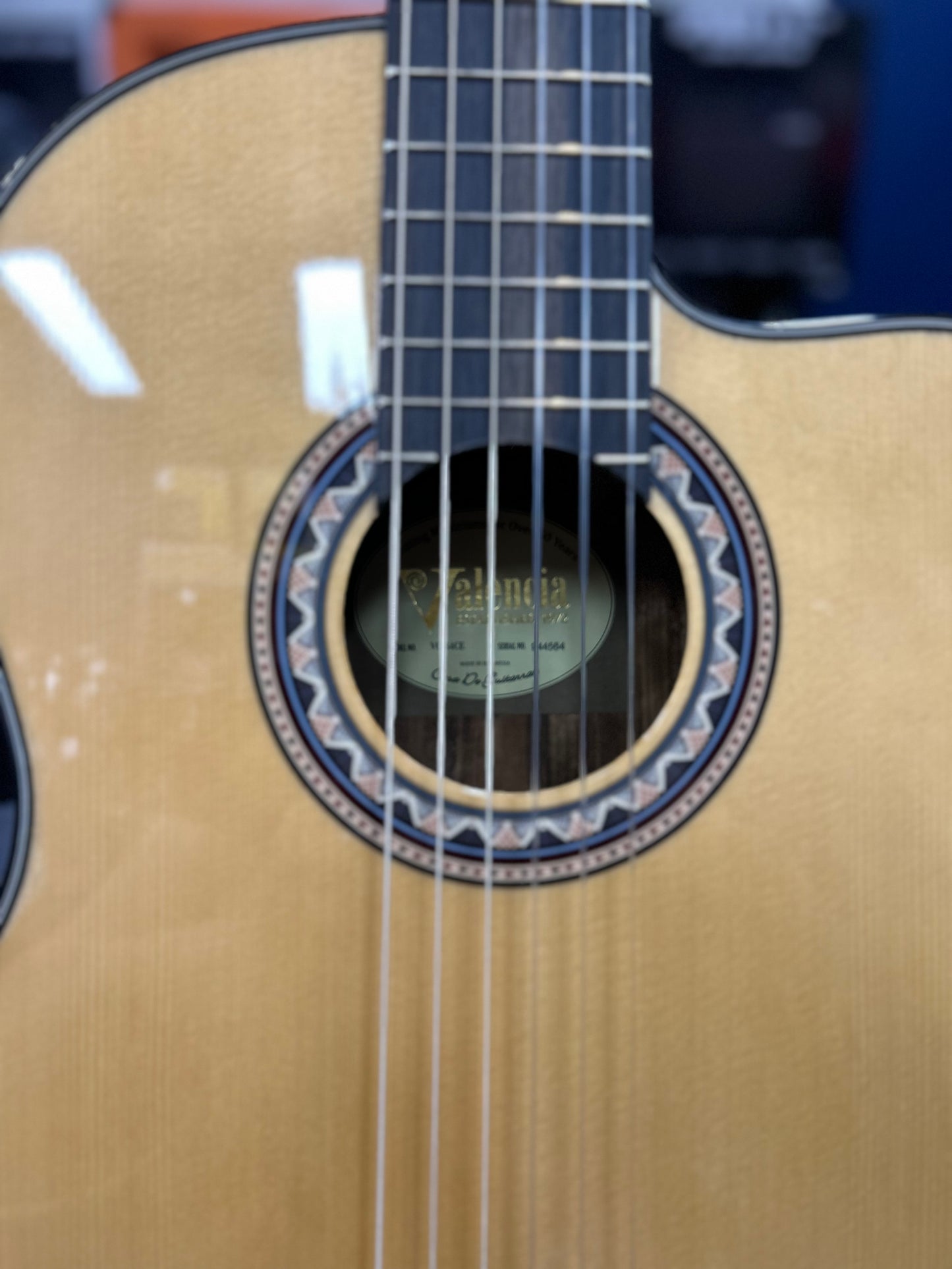 Valencia VC564CE 4/4 Size Nylon String Electric/Acoustic Guitar