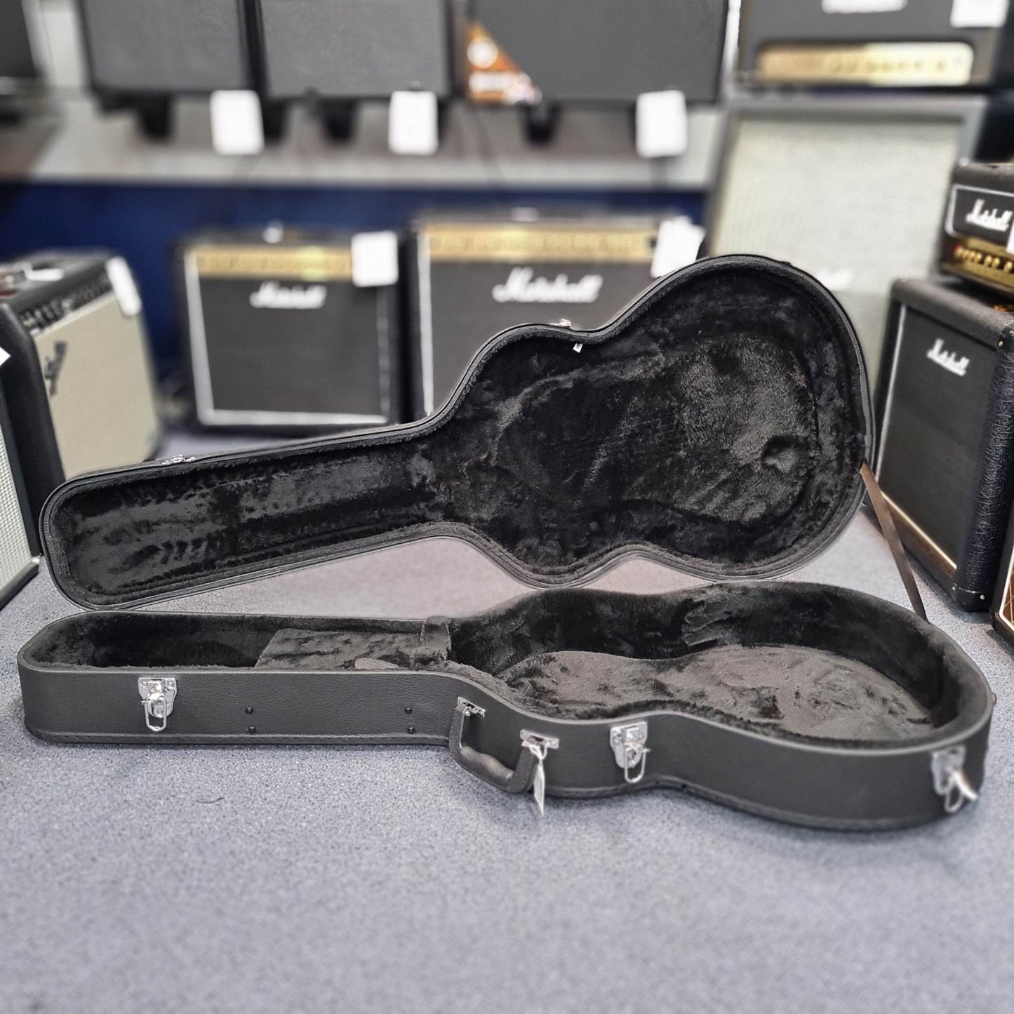 Gretsch Hard Case for Thinbody Guitars with Tremelo