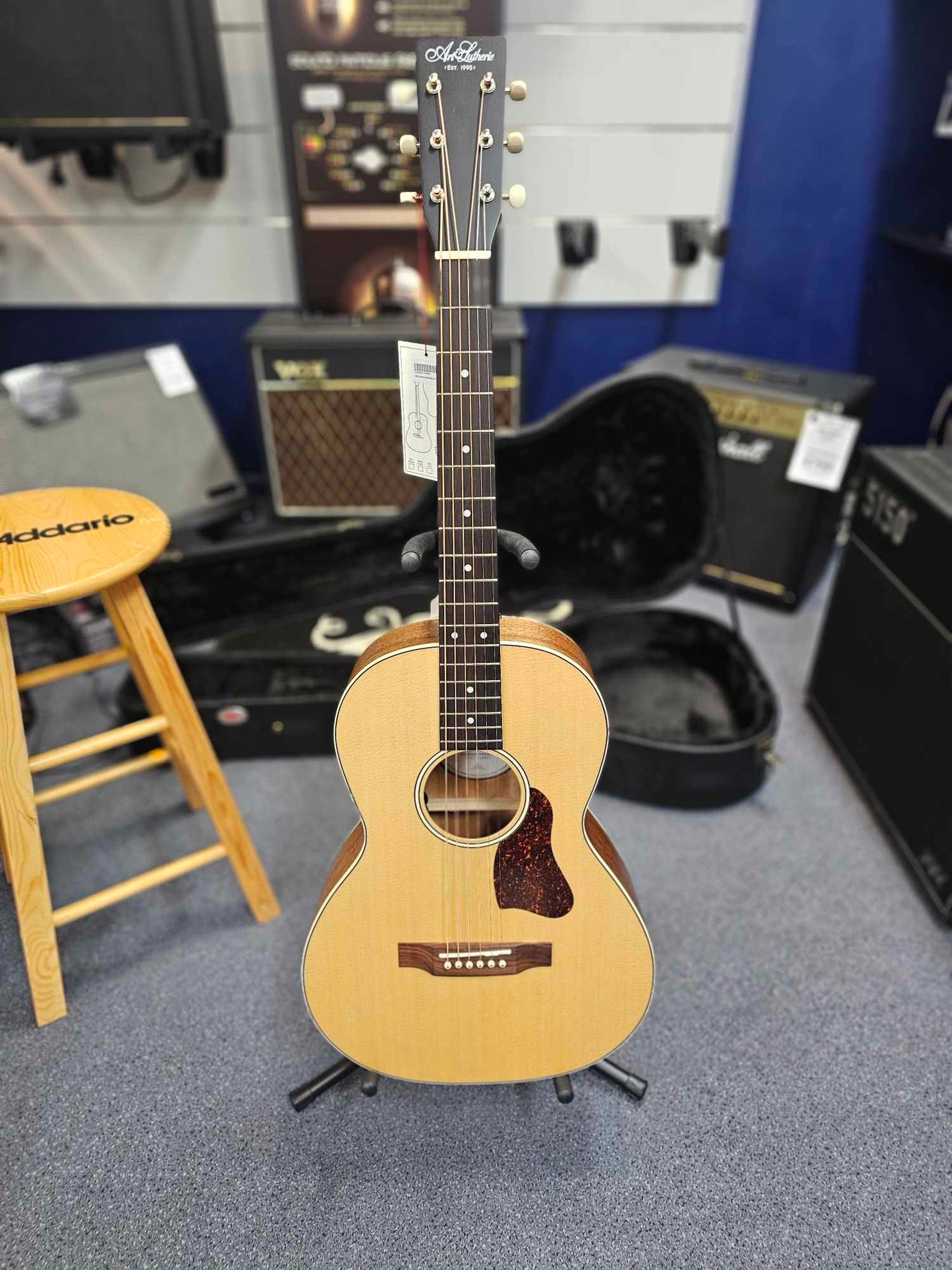 Art & Lutherie ART810 Americana Electric/Acoustic Guitar