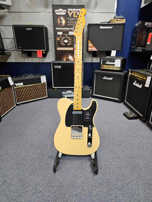 Fender Vintera II Series Blackguard Blonde 50's Nocaster with Gig Bag