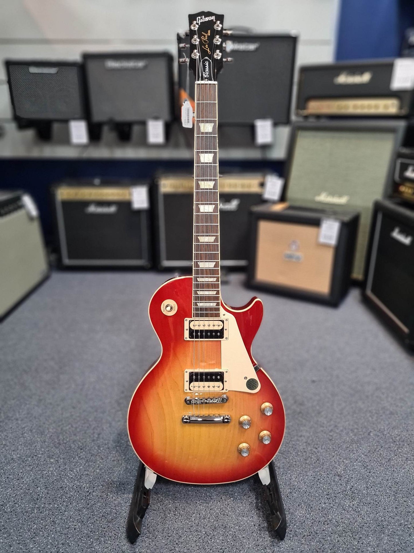 Gibson Les Paul Classic in Heritage Cherry Sunburst