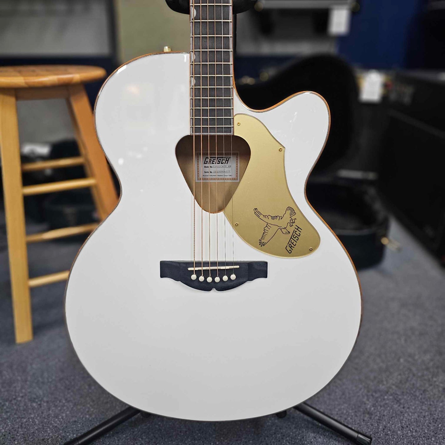 Gretsch G5022CWFE Rancher Falcon Jumbo White Electric/Acoustic Guitar