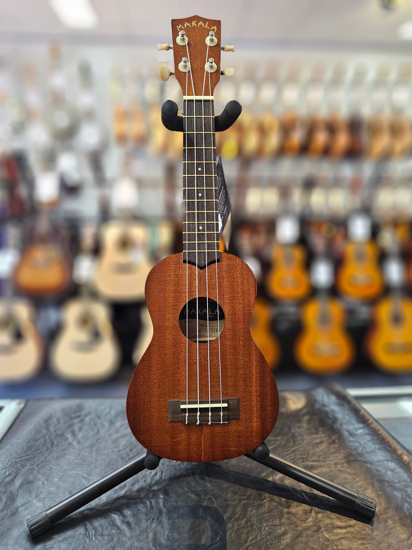 Makala MK-S/PACK Mahogany Soprano Ukulele with Tuner and Bag