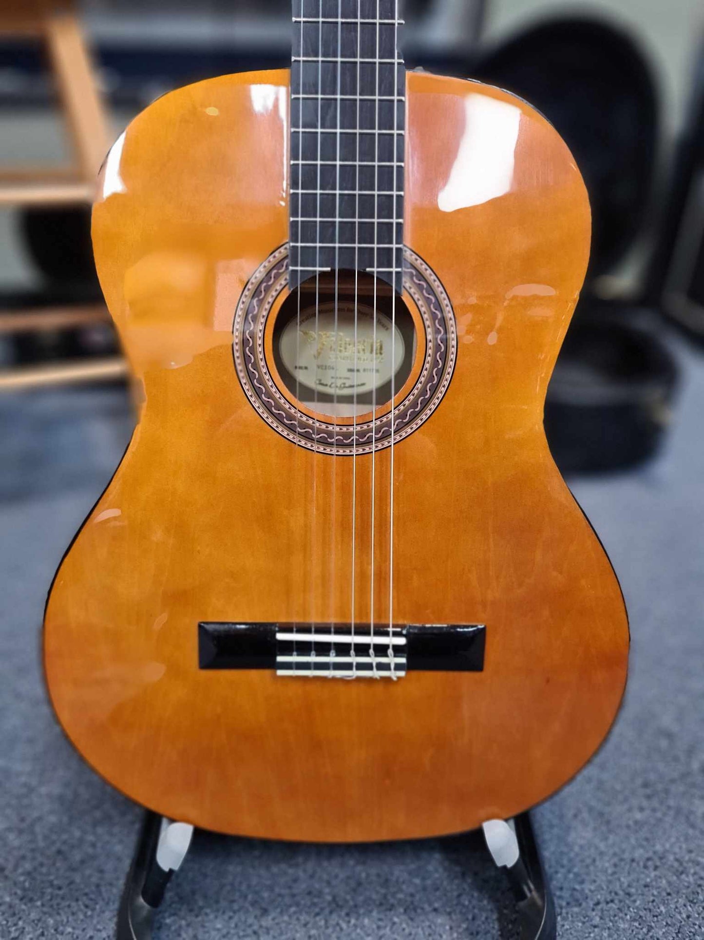 Valencia VC104L 4/4 Size Left Handed Nylon String Guitar