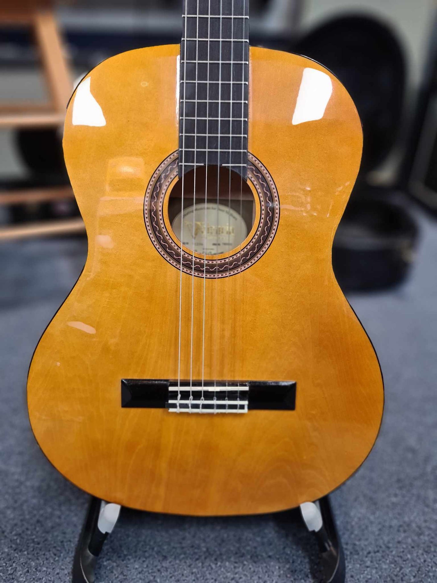 Valencia VC104 4/4 Size Nylon String Guitar