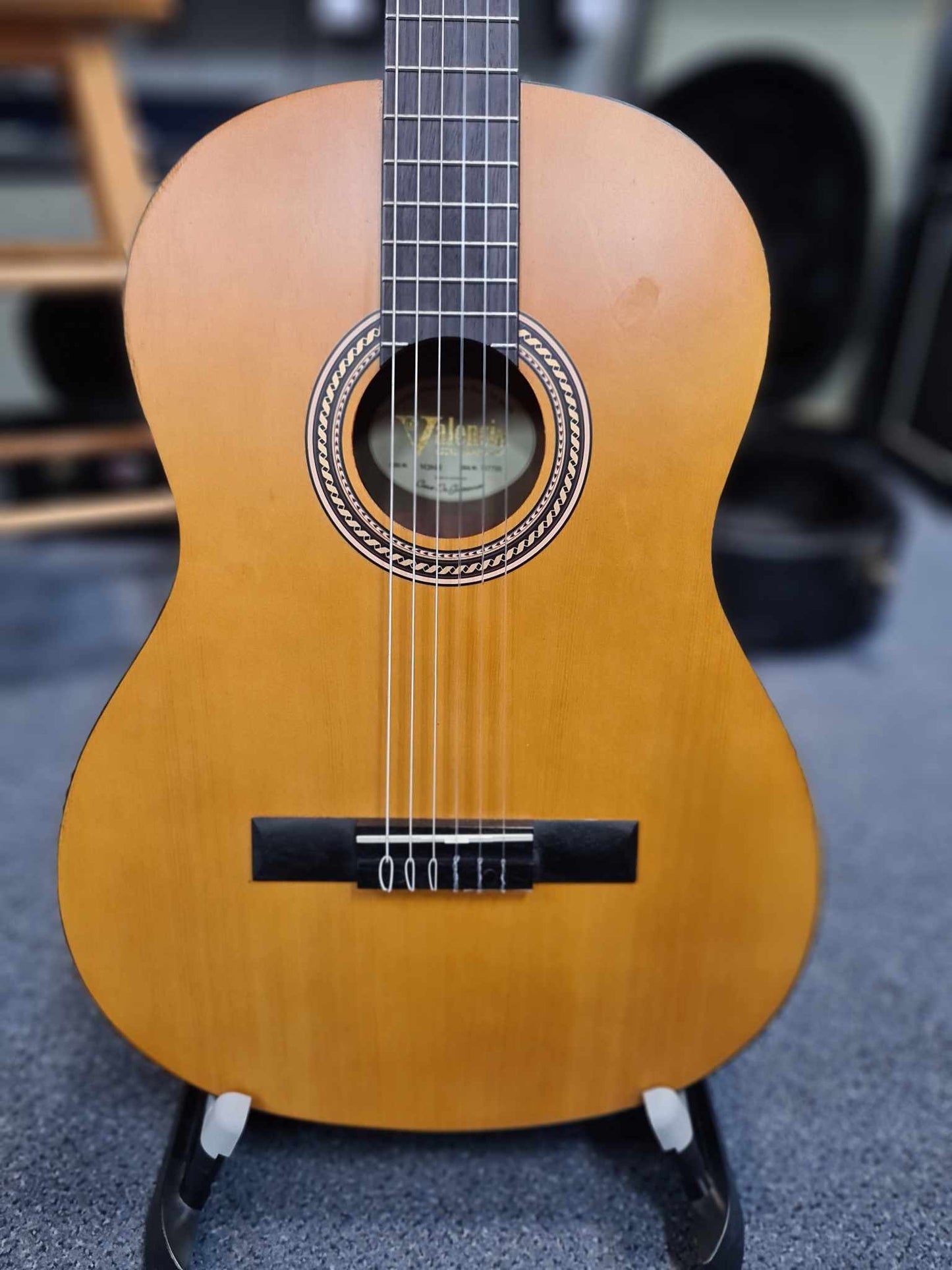 Valencia VC204H 4/4 Size Hybrid Nylon String Guitar