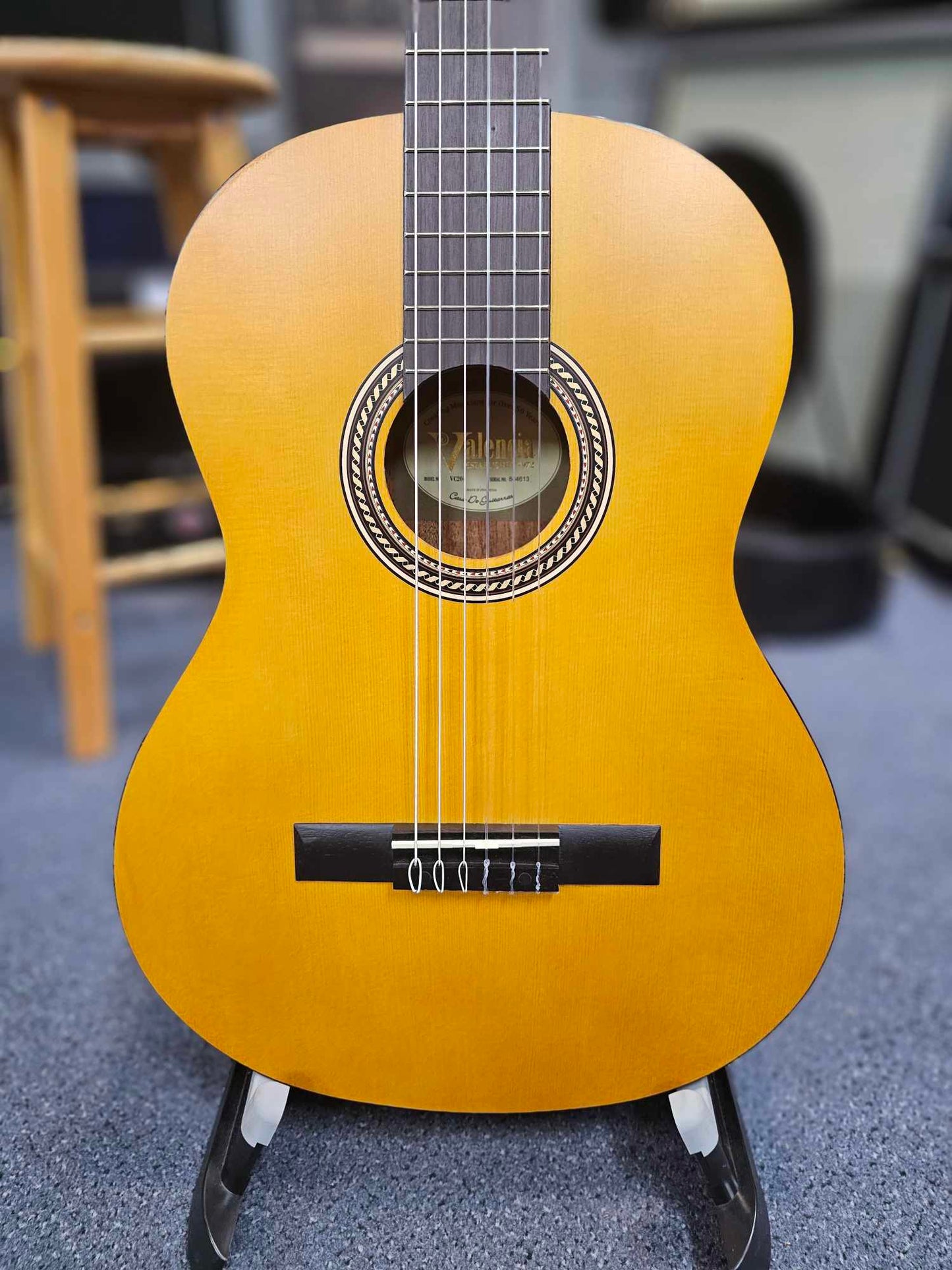 Valencia VC204 4/4 Size Nylon String Guitar