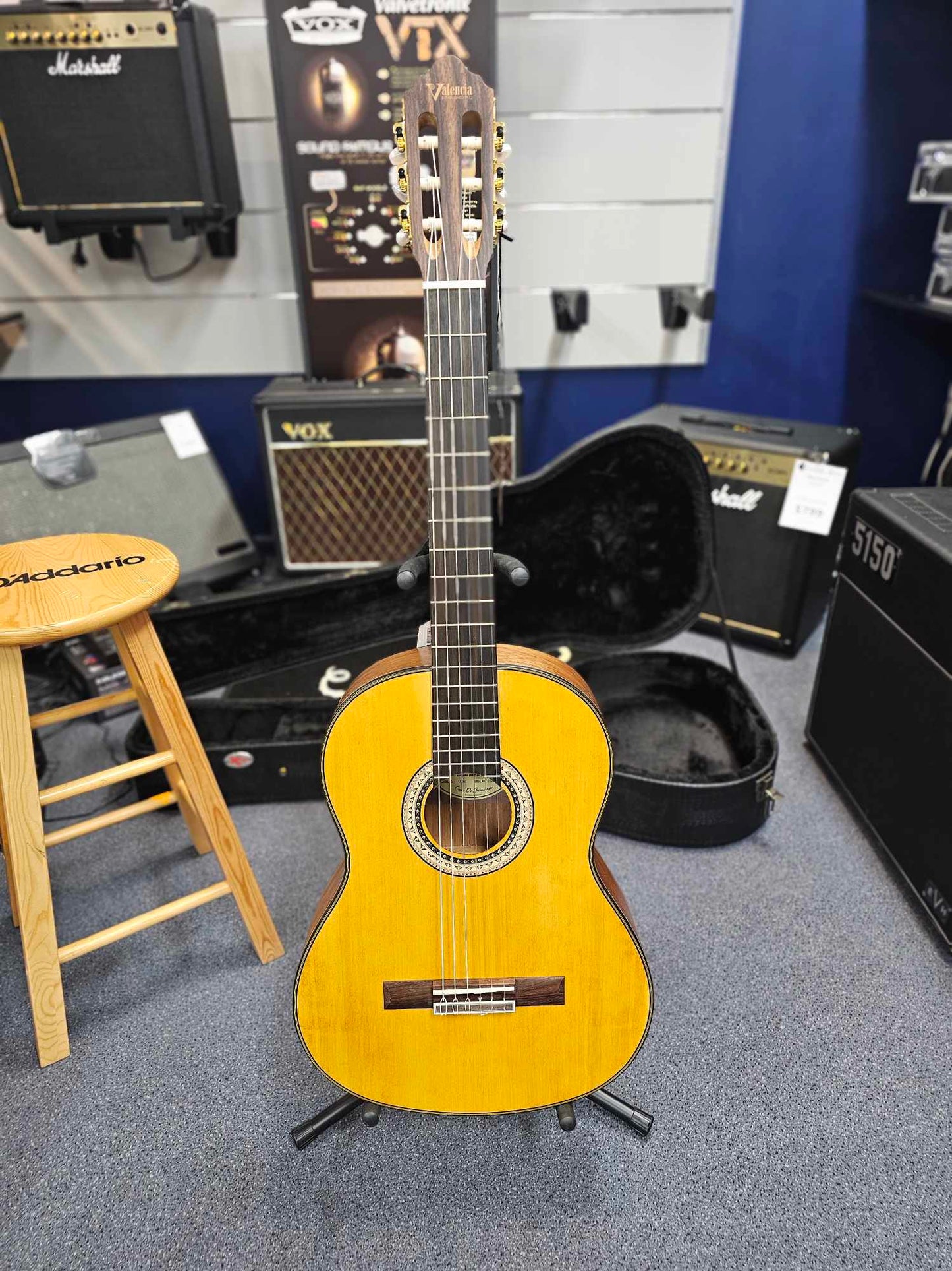 Valencia VC404 4/4 Size Nylon String Guitar