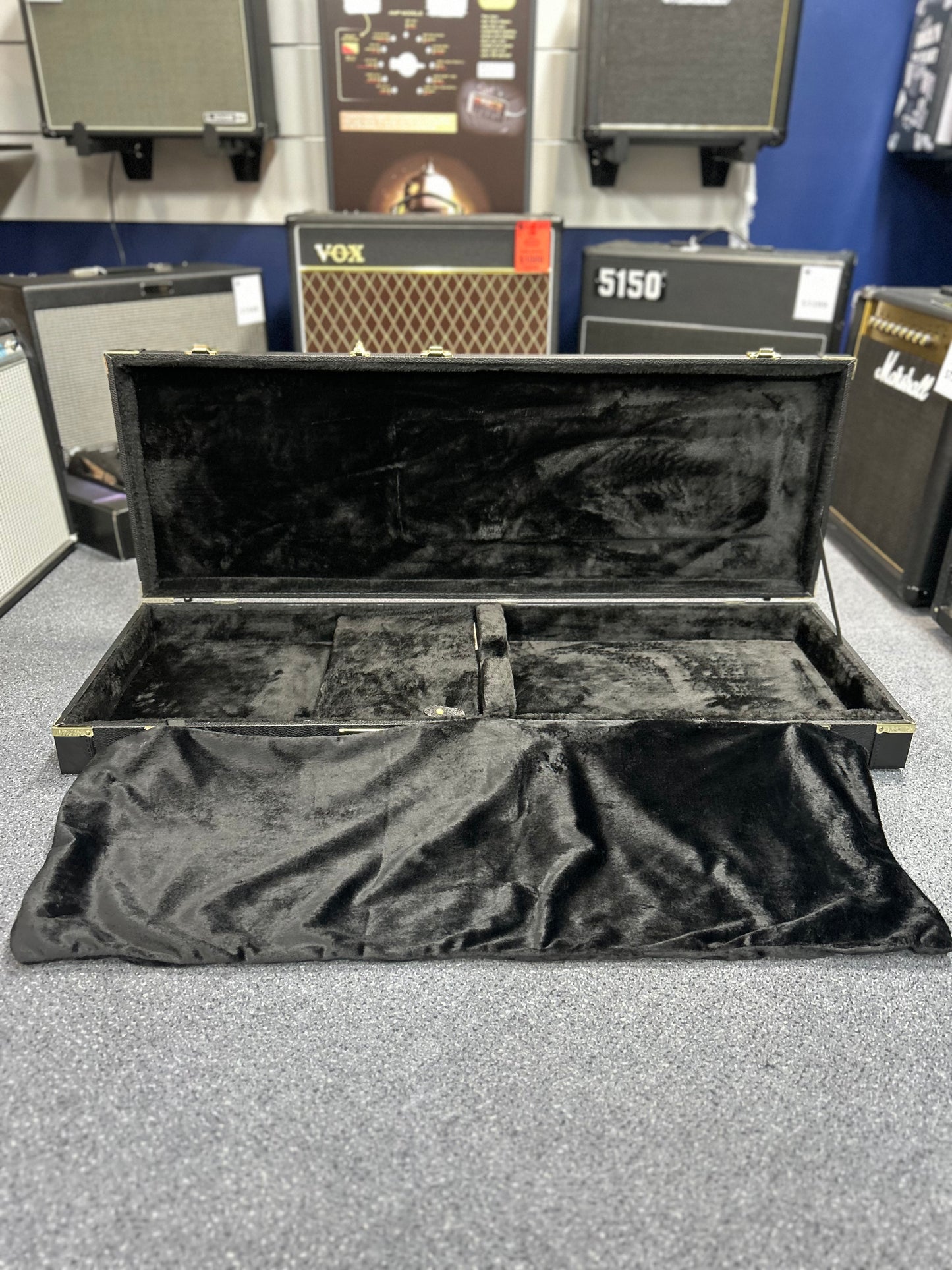 Xtreme Rectangluar Hard Case with Protective Internal Blanket for Strat and Tele Shaped Electric Guitars