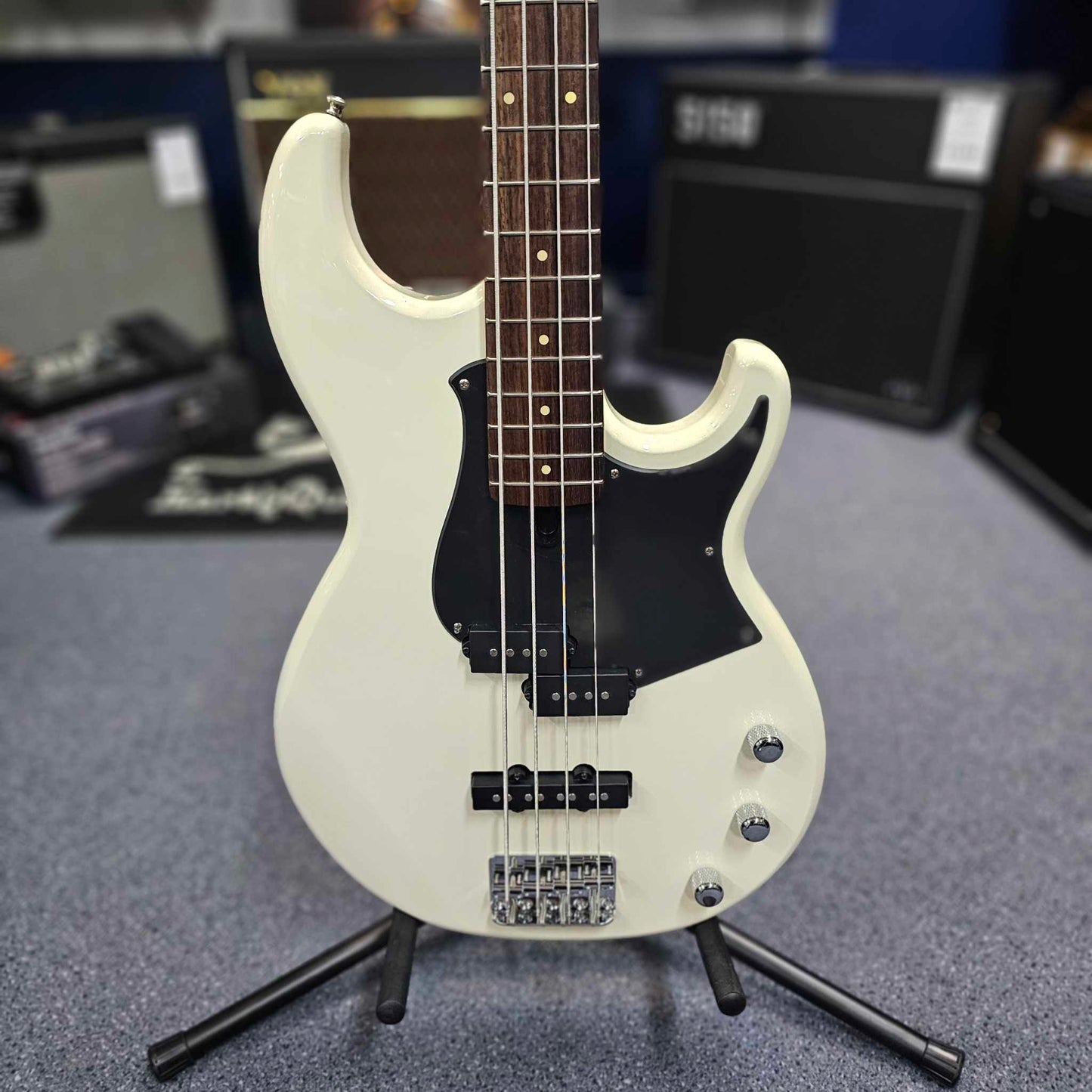 Yamaha Broadbass Vintage White Bass Guitar